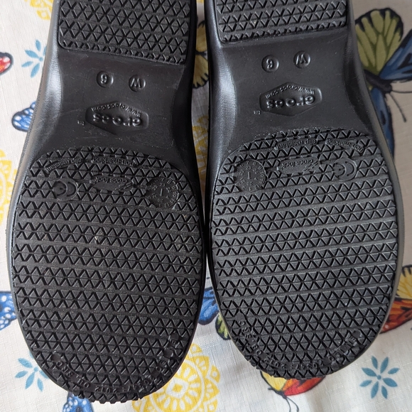 CROCS Women's Black Shoes - Picture 2 of 3